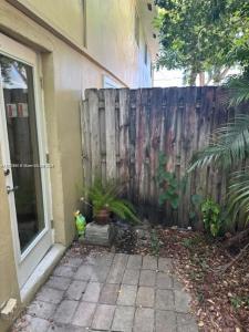 305 NE 16th St 3, Fort Lauderdale, Florida 33304, USA