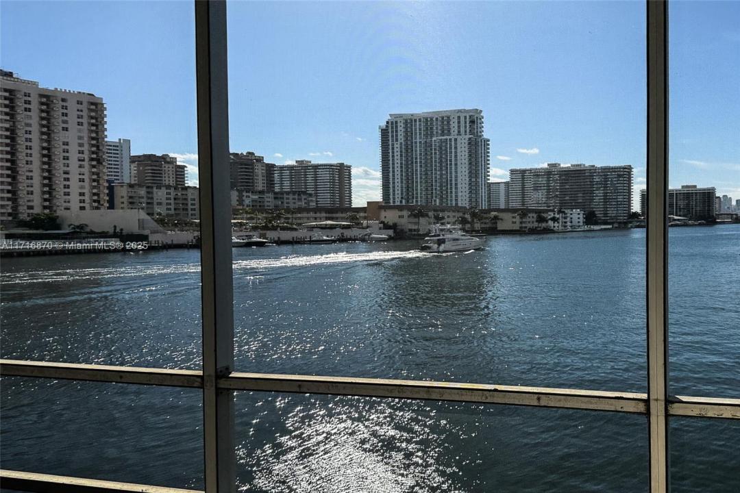 2600 Diana Dr 209, Hallandale Beach, Floryda 33009, USA