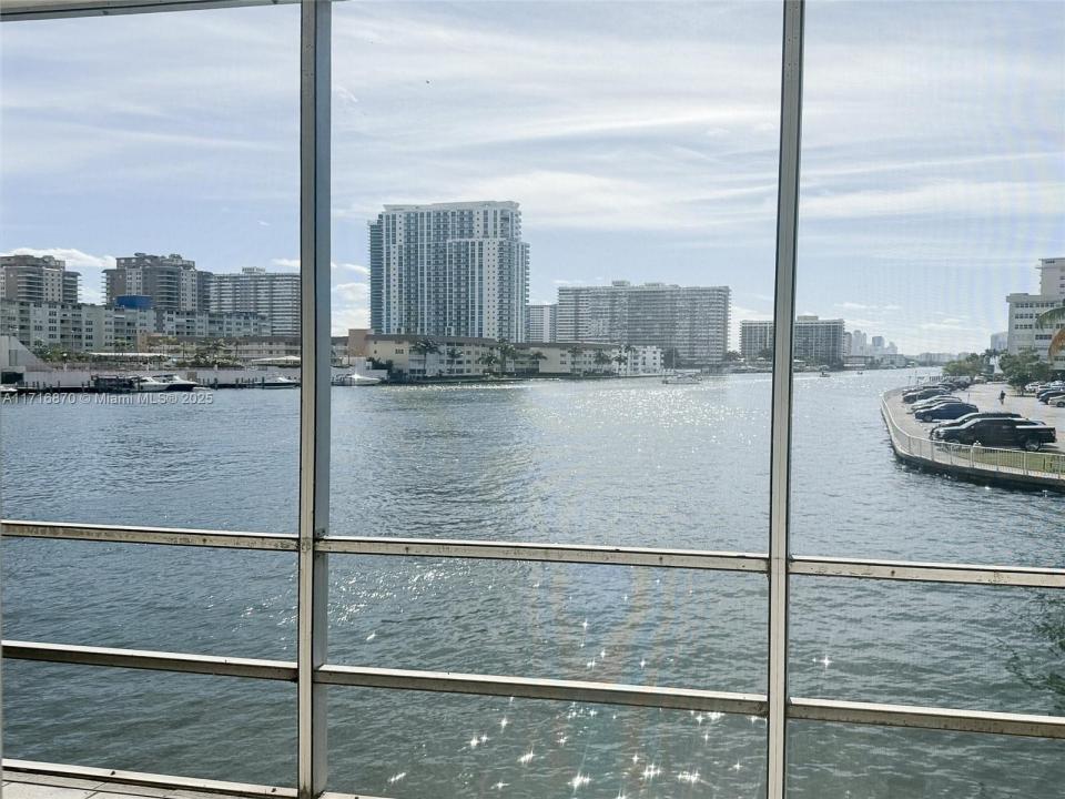 2600 Diana Dr 209, Hallandale Beach, Floryda 33009, USA