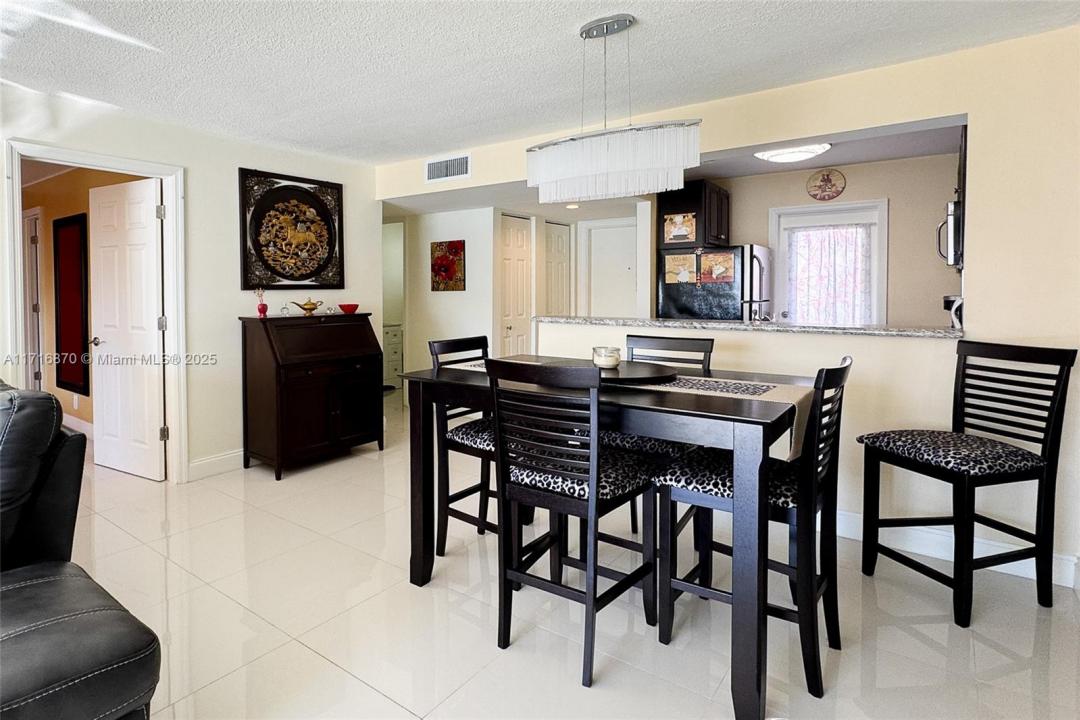 2600 Diana Dr 209, Hallandale Beach, Floryda 33009, USA