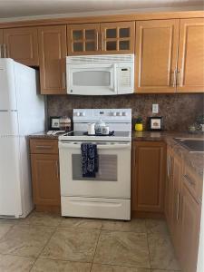 8345 Sunrise Lakes Blvd 309, Sunrise, Florida 33322, USA