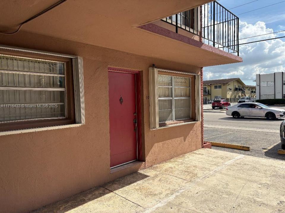 1281 W 29th St 10, Hialeah, Florida 33012, Estados Unidos