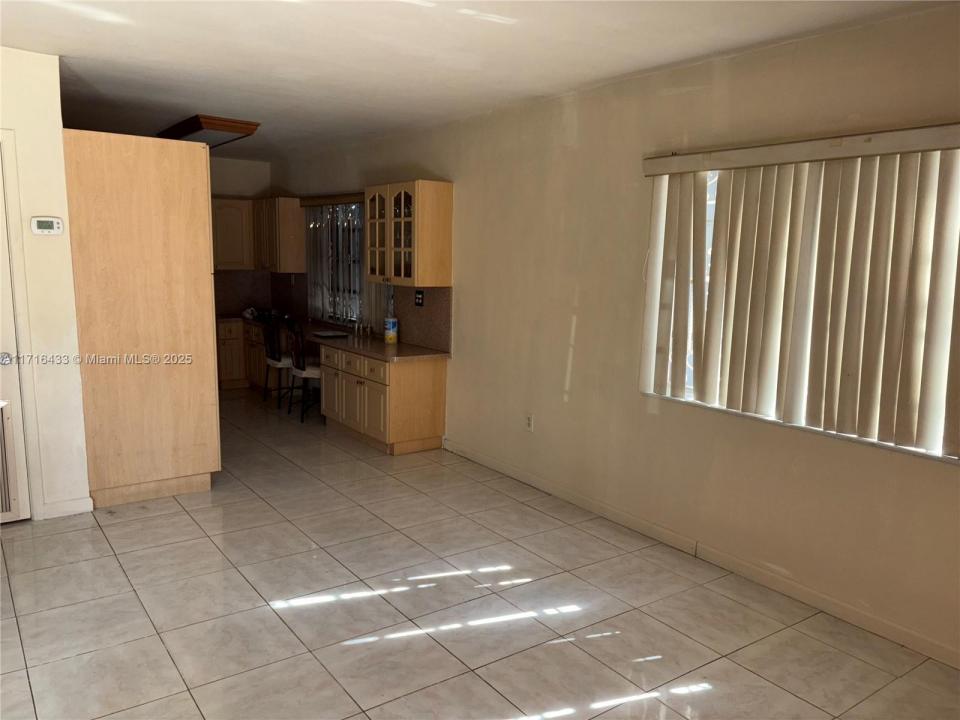 1281 W 29th St 10, Hialeah, Florida 33012, Estados Unidos