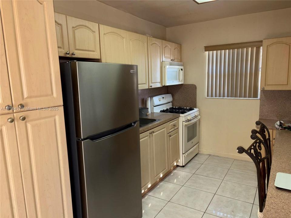 1281 W 29th St 10, Hialeah, Florida 33012, Estados Unidos
