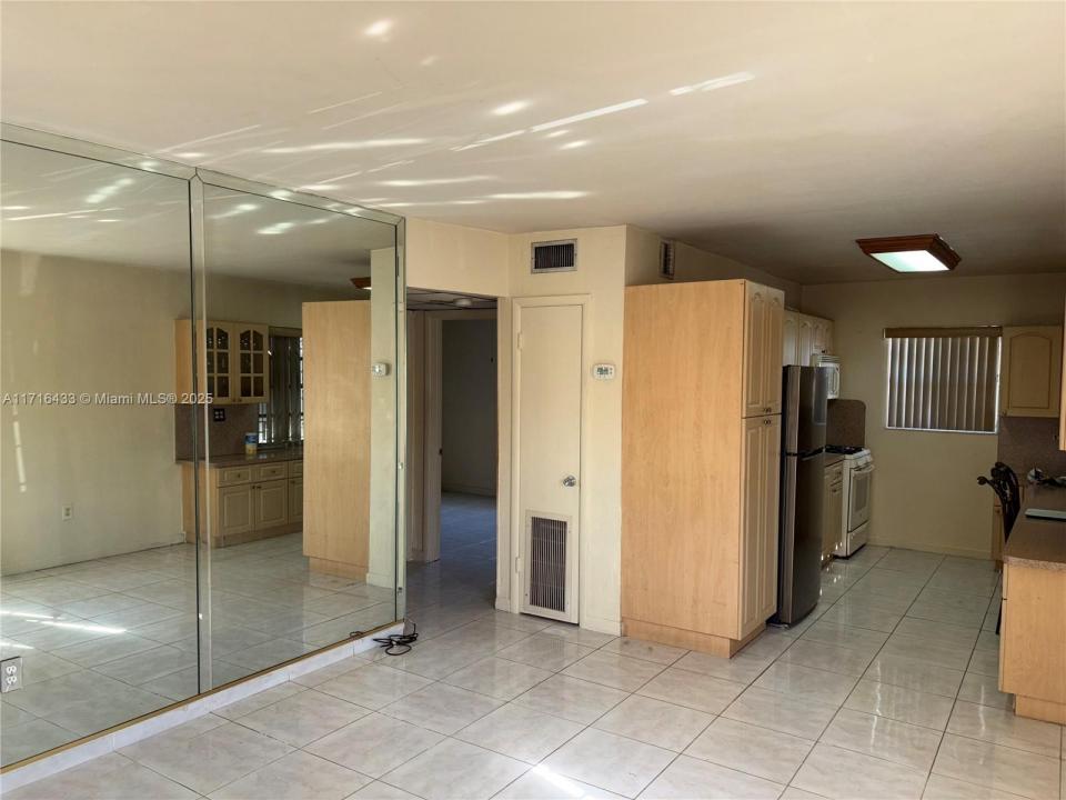 1281 W 29th St 10, Hialeah, Florida 33012, Estados Unidos