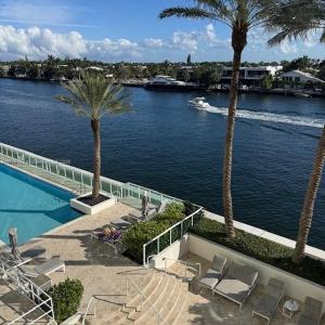 20201 E Country Club Dr 409, Aventura, Florida 33180, USA