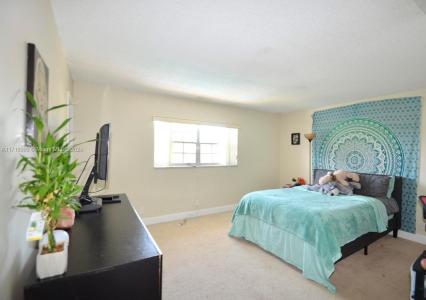 8900 W SAMPLE ROAD 204, Coral Springs, Florida 33065, USA