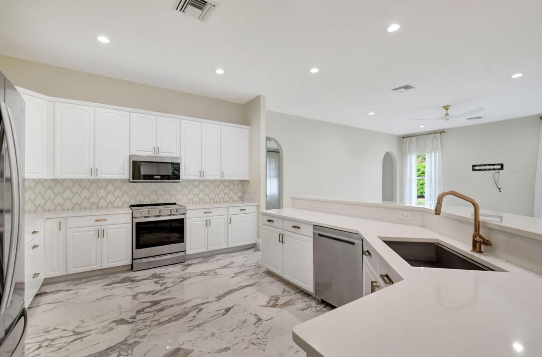 100 N Country Club Boulevard, Atlantis, Florida 33462, USA