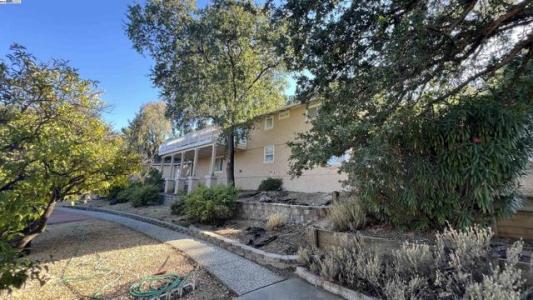 Vine St, Vacaville, California 95688