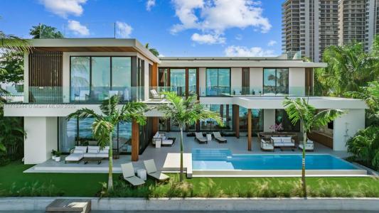 1061 N Venetian Dr, Miami, פלורידה 33139, ארצות הברית של אמריקה 