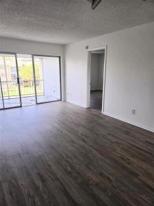 5860 NW 64th Ave 311, Tamarac, Florida 33319, USA
