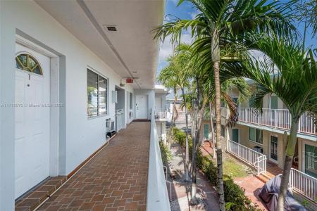 7721 Dickens Ave 6, Miami Beach, Florida 33141, USA