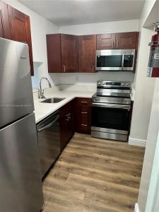 708 SW 81st Ave 5B, North Lauderdale, Floryda 33068, USA