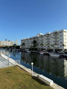 3522 NE 171st St 201, North Miami Beach, Florida 33160, USA
