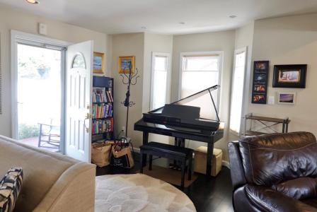 68 Cheltenham Street, Hempstead, New York 11561, USA