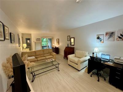 6580 Santona St A38, Coral Gables, Florida 33146, USA
