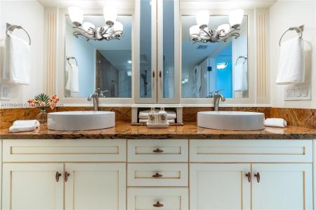 4000 Towerside Ter 1807, Miami, Florida 33138, USA