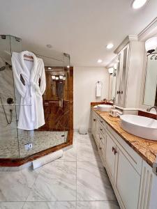 4000 Towerside Ter 1807, Miami, Florida 33138, USA