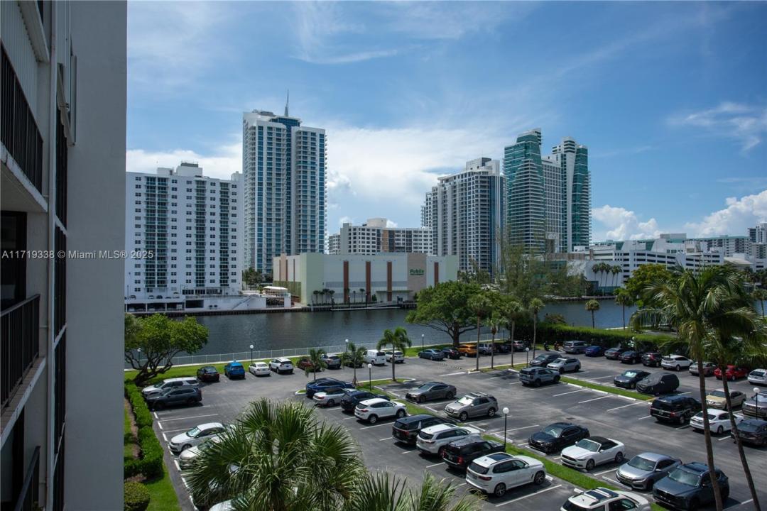 800 Parkview Dr 512, Hallandale Beach, Florida 33009