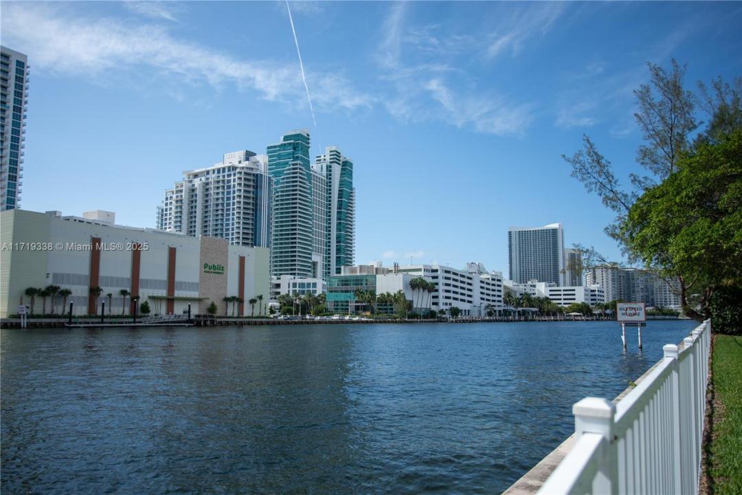 800 Parkview Dr 512, Hallandale Beach, Florida 33009
