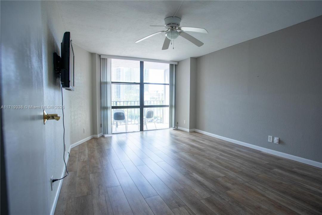 800 Parkview Dr 512, Hallandale Beach, Florida 33009