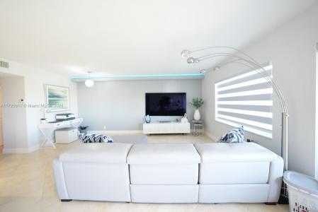 200 Diplomat Pkwy 827, Hallandale Beach, Florida 33009, USA