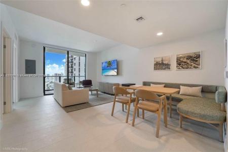 601 NE 1st Ave 3913, Miami, Florida 33132, USA