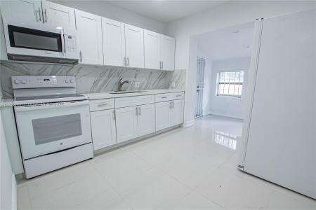 575 NW 49th St, Miami, Florida 33127, USA