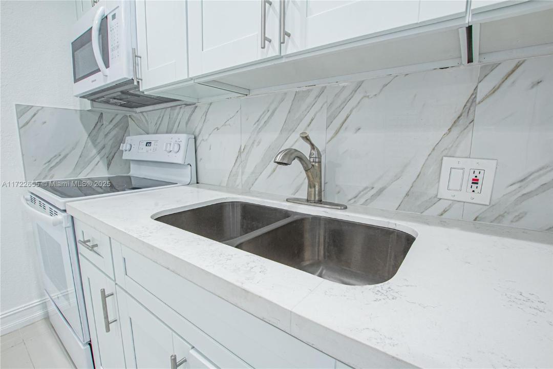 575 NW 49th St, Miami, Florida 33127