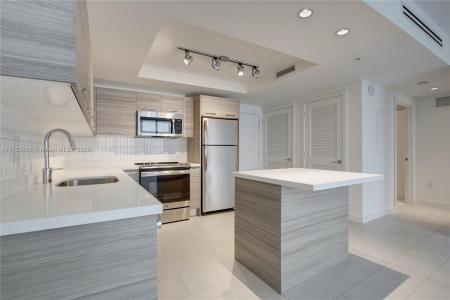 1756 N Bayshore Dr Lanai 2, Miami, Florida 33132, USA