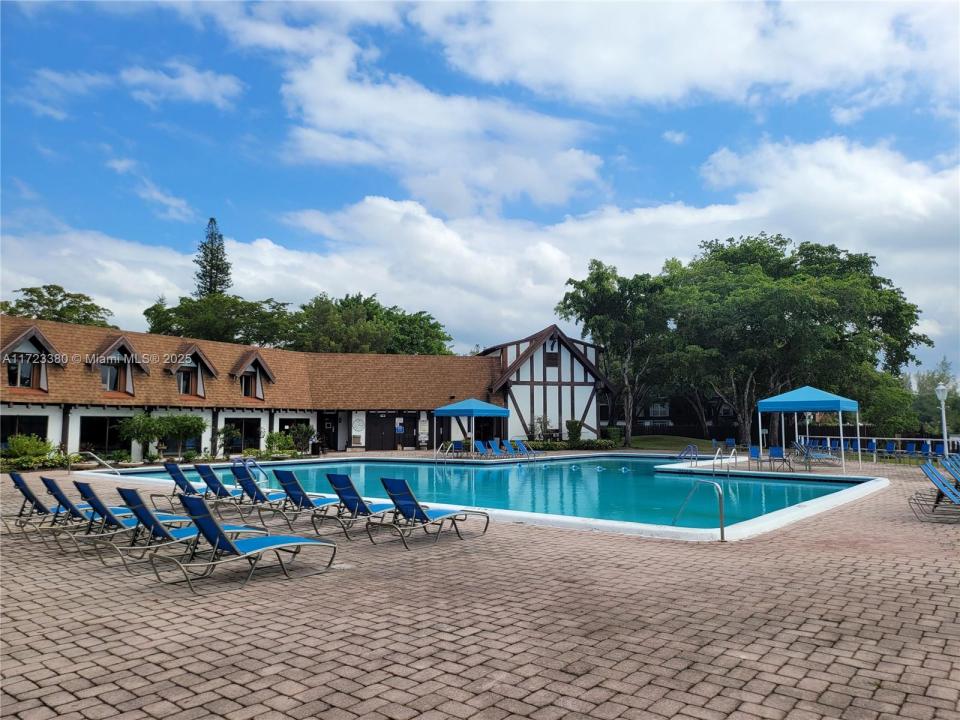 3750 Inverrary Dr 2Y, Lauderhill, 佛罗里达州 33319, 美国