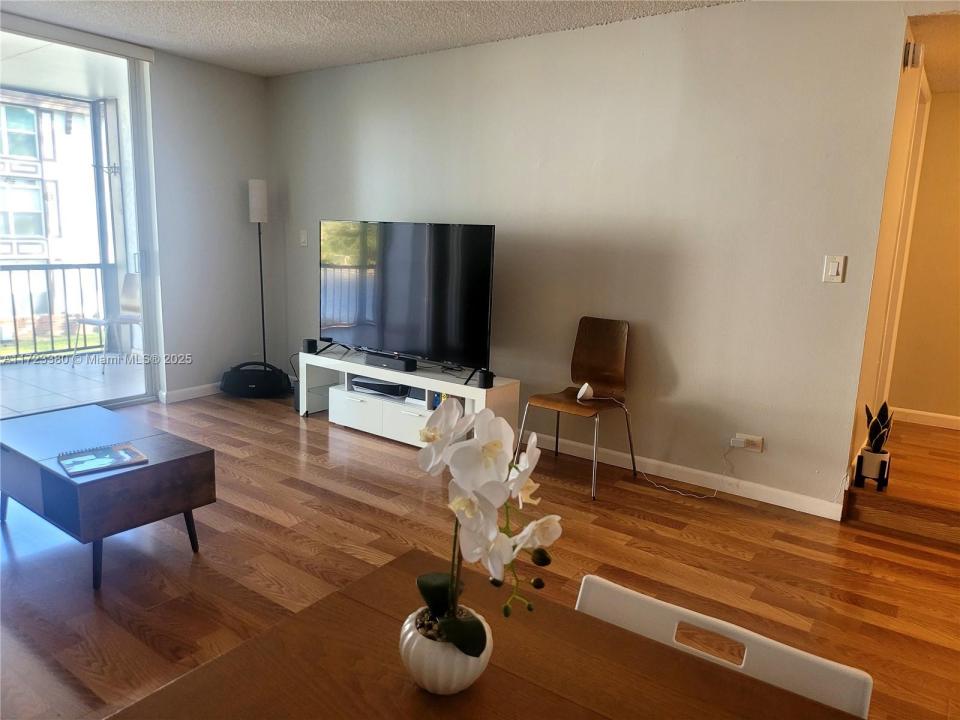 3750 Inverrary Dr 2Y, Lauderhill, 佛罗里达州 33319, 美国