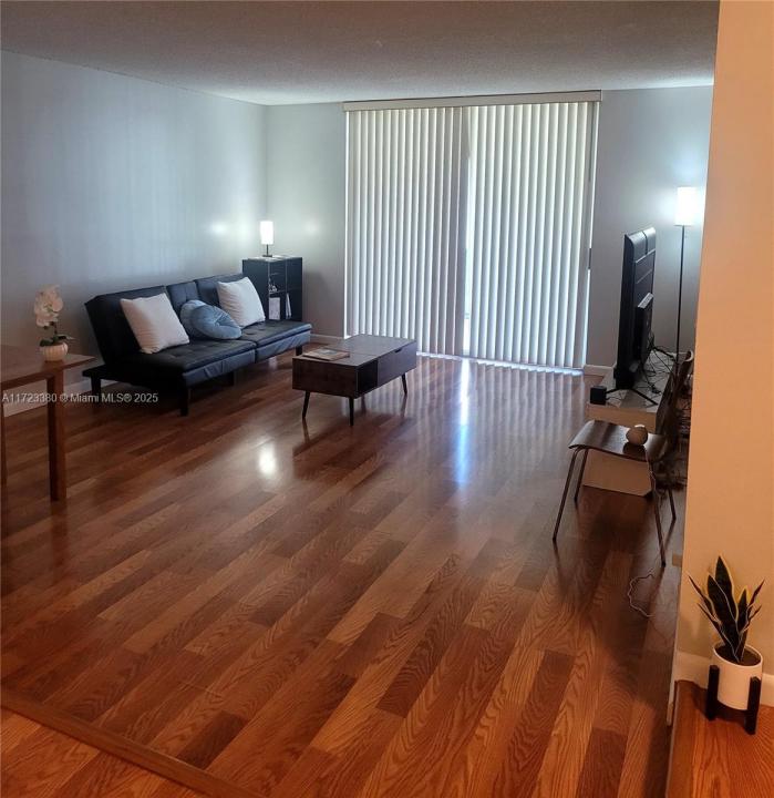 3750 Inverrary Dr 2Y, Lauderhill, 佛罗里达州 33319, 美国