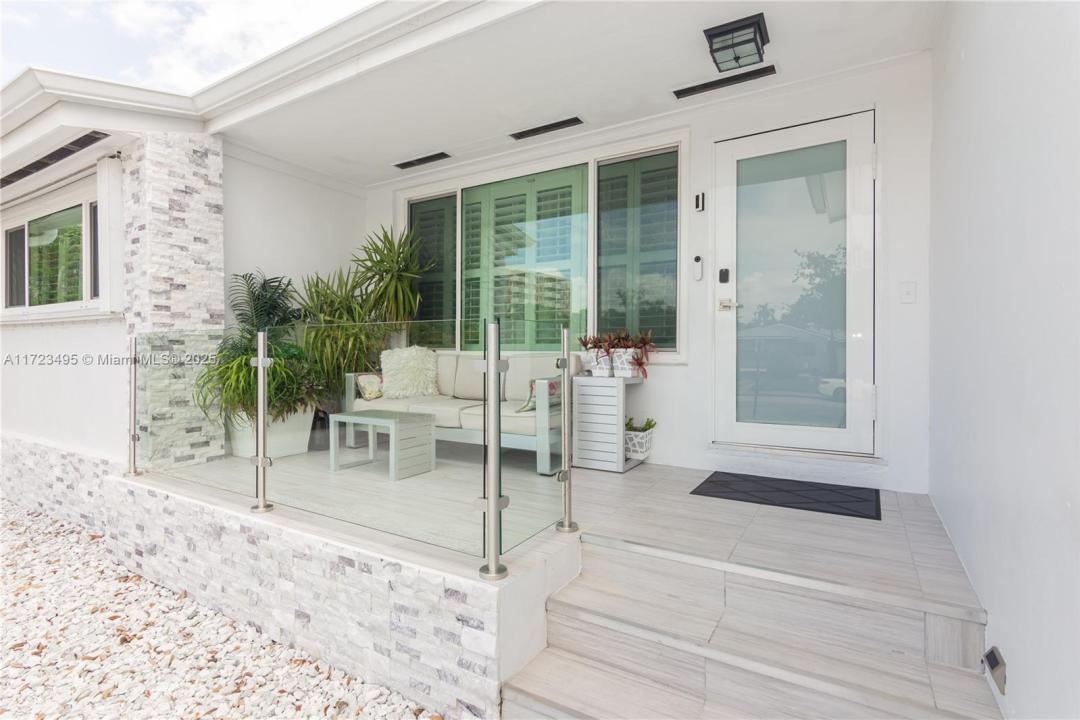 7549 Adventure Ave, North Bay Village, Florida 33141, Stati Uniti