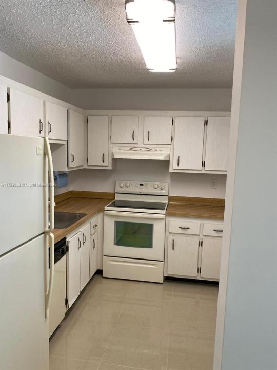1800 SW 81st Ave 1407, North Lauderdale, Florida 33068, USA