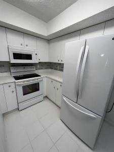 5540 NW 61st St 422, Coconut Creek, Florida 33073, USA