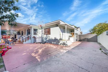 462 E 39th St, Hialeah, Florida 33013, USA