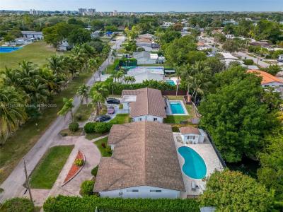 2325 NE 191st St, Miami, Florida 33180, USA