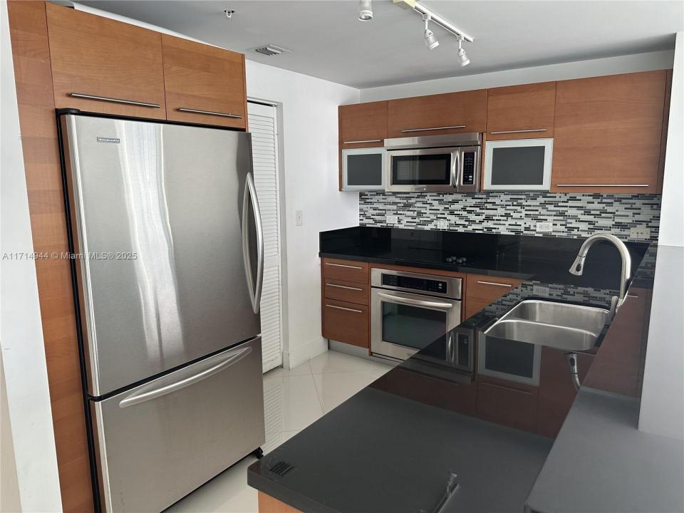 253 NE 2nd St 3602, Miami, Florida 33132, USA