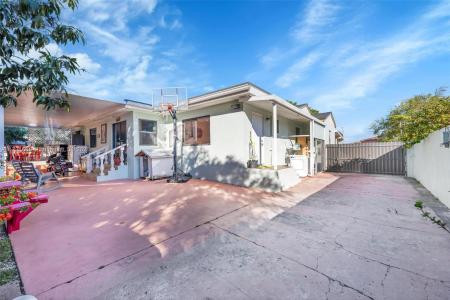 462 E 39th St, Hialeah, Florida 33013, USA