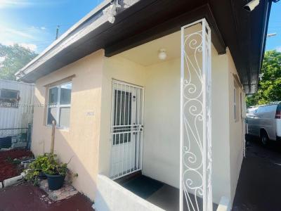 2421 NE 135th Ln, North Miami Beach, Florida 33181, USA