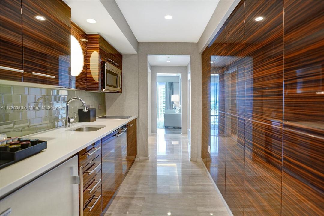 551 N Fort Lauderdale Beach Blvd R2201, Fort Lauderdale, Florida 33304, Stati Uniti