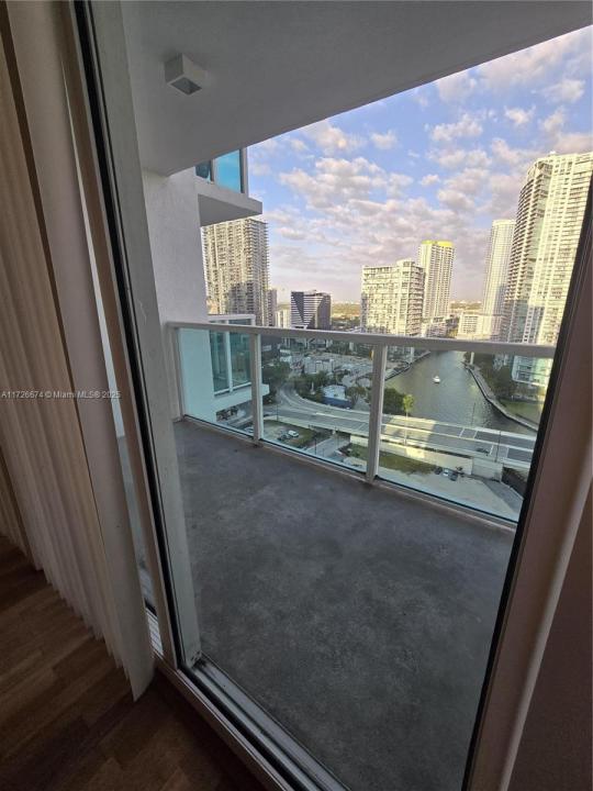 31 SE 5th St 2409, Miami, Florida 33131, USA