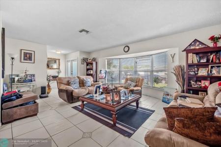 3700 NW 25th St, Lauderdale Lakes, Florida 33311