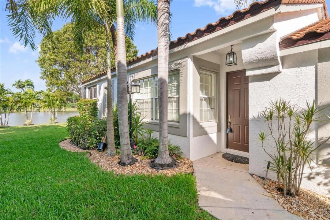 1210 Oakwater Dr, Royal Palm Beach, Florida 33411, USA