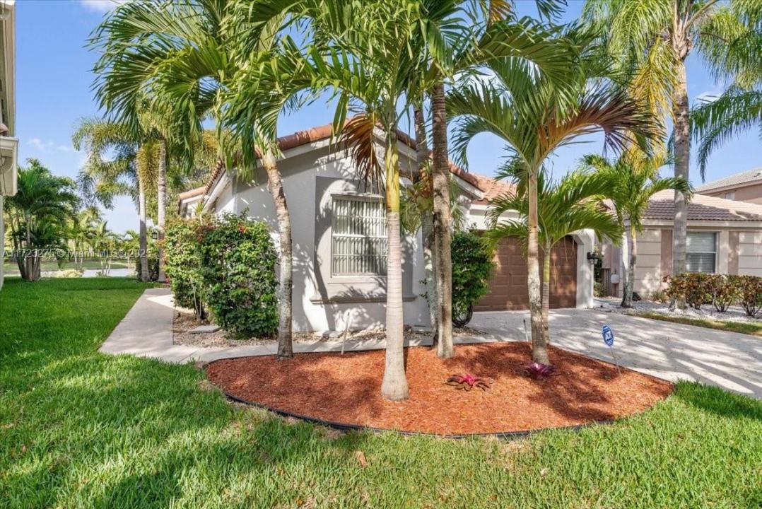 1210 Oakwater Dr, Royal Palm Beach, Florida 33411, USA