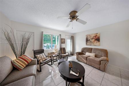 15610 NE 6th Ave 8D, Miami, Florida 33162, USA