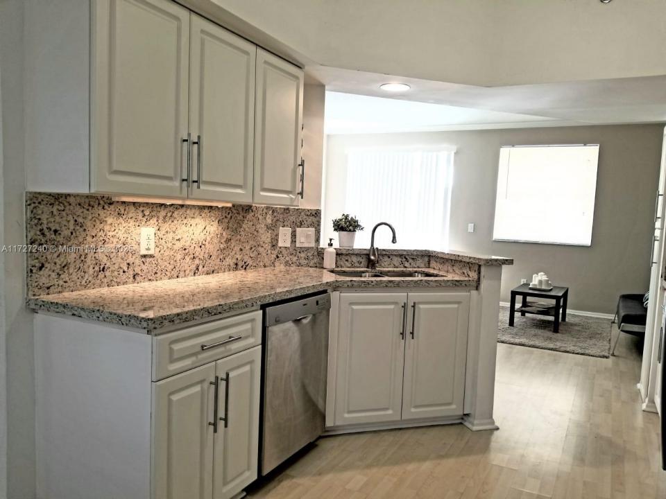 3215 NE 184 ST 14302, Aventura, 佛羅里達州 33160, 美國