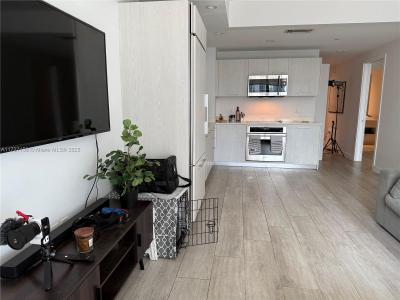 45 SW 9th St 1004, Miami, Florida 33130, USA