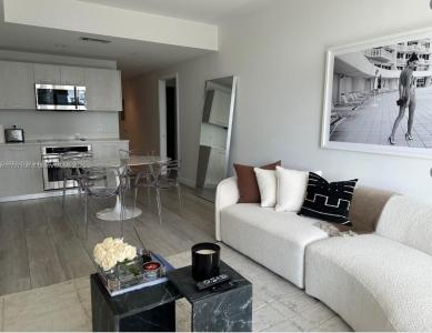 45 SW 9th St 1004, Miami, Florida 33130, USA